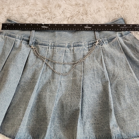 NEW Hot Topic Goth Cosmic Aura Pleated Denim Grunge Skirt with Chain Size 2x - Picture 5 of 9